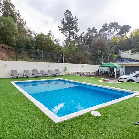 Cosy In With Swimming Pool Сasa de vacaciones *